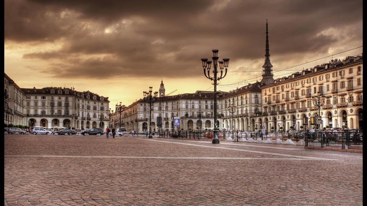 Il Salotto Di Torino Centrale In Piazza Vittorio Luaran gambar